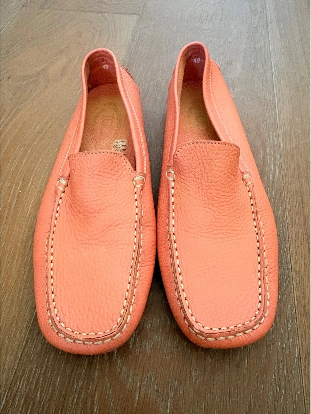 Tod's Coral Leather Driving Loafers Classic Quiet Luxury Size 7.5